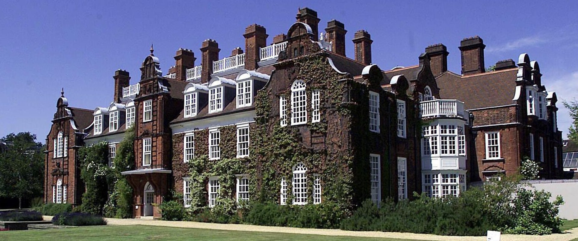 Newnham College: Exploring One of Cambridge's Top 20 Oxbridge Colleges